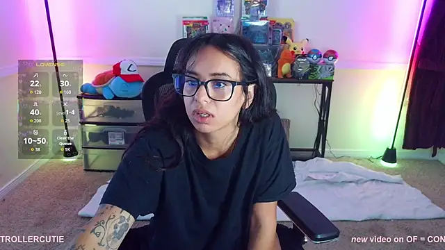 Snapshot of Controllercutie chatting on 04/17/26, 12:19 Controllercutie online show from 04/17/26, 12:19