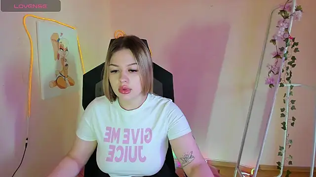 Snapshot of AmeliePeach chatting on 05/20/26, 01:34 AmeliePeach online show from 05/20/26, 01:34
