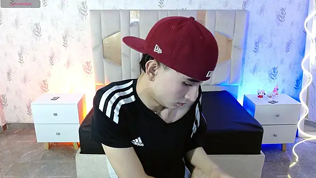 Snapshot of Eidan_tay chatting on 05/06/26, 07:41 Eidan tay online show from 05/06/26, 07:41