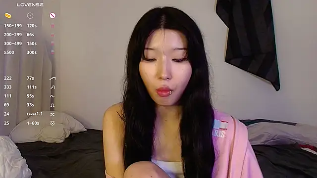 Snapshot of ayasinji chatting on 05/04/26, 11:01 ayasinji online show from 05/04/26, 11:01