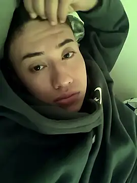 Snapshot of AlejoTheBig chatting on 04/05/26, 07:22 AlejoTheBig online show from 04/05/26, 07:22