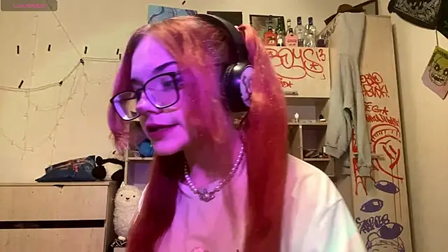 Snapshot of RedHeadCat chatting on 04/18/26, 09:37 RedHeadCat online show from 04/18/26, 09:37