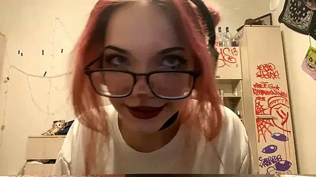 Snapshot of RedHeadCat chatting on 04/24/26, 09:28 RedHeadCat online show from 04/24/26, 09:28