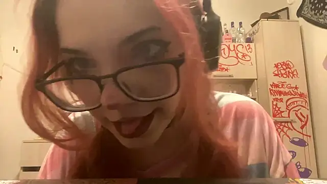 Snapshot of RedHeadCat chatting on 04/27/26, 09:35 RedHeadCat online show from 04/27/26, 09:35