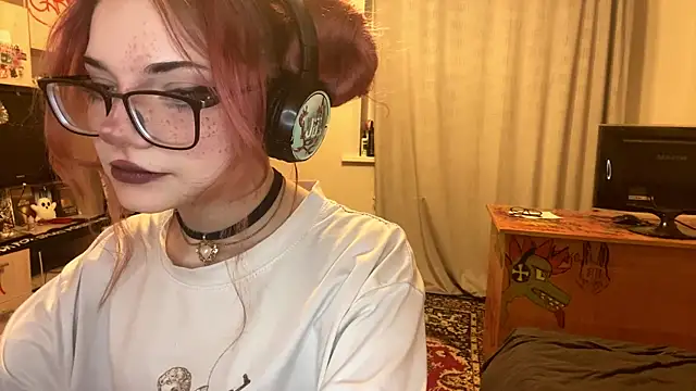 Snapshot of RedHeadCat chatting on 04/30/26, 09:41 RedHeadCat online show from 04/30/26, 09:41