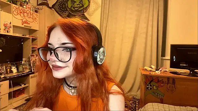 Snapshot of RedHeadCat chatting on 05/20/26, 10:05 RedHeadCat online show from 05/20/26, 10:05