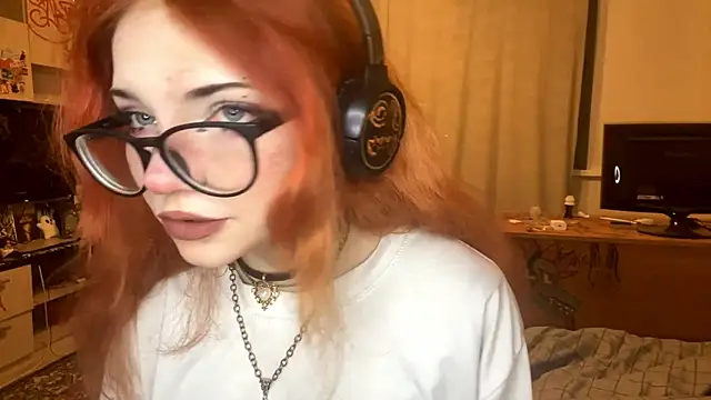 Snapshot of RedHeadCat chatting on 05/21/26, 10:28 RedHeadCat online show from 05/21/26, 10:28