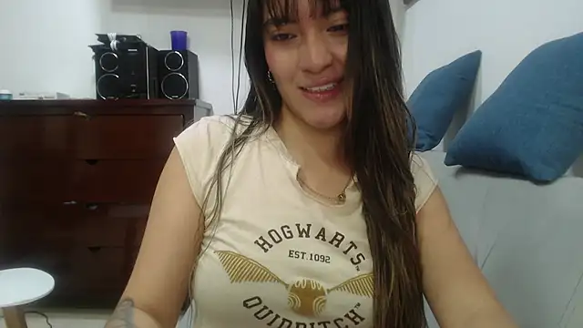 Snapshot of hannajonnes1 chatting on 04/21/26, 12:00 hannajonnes1 online show from 04/21/26, 12:00