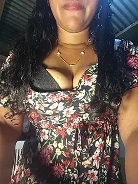 Snapshot of michelle_castillo chatting on 04/15/26, 03:24 michelle castillo online show from 04/15/26, 03:24