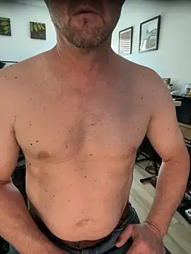 Snapshot of GeetarLuvver chatting on 04/05/26, 05:32 GeetarLuvver online show from 04/05/26, 05:32