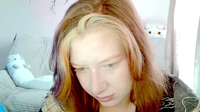 Snapshot of earn_my_lily chatting on 04/23/26, 07:09 earn my lily online show from 04/23/26, 07:09
