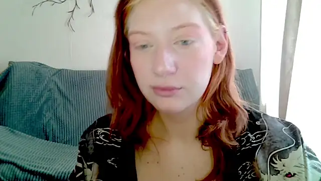 Snapshot of earn_my_lily chatting on 04/28/26, 07:35 earn my lily online show from 04/28/26, 07:35