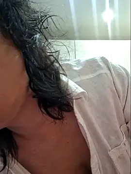 LaliaMia online show from 11/18/25, 02:06