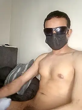 Snapshot of LuisLatinboyy chatting on 04/05/26, 08:39 LuisLatinboyy online show from 04/05/26, 08:39