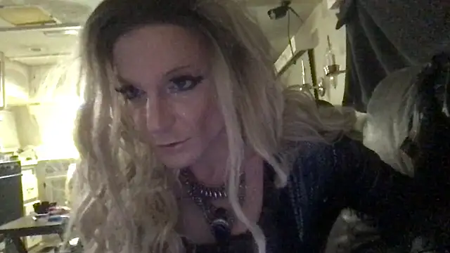 Snapshot of GypsiiCornel chatting on 04/26/26, 02:42 GypsiiCornel online show from 04/26/26, 02:42