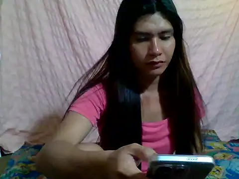 Snapshot of luna_veille chatting on 05/15/26, 04:41 luna veille online show from 05/15/26, 04:41