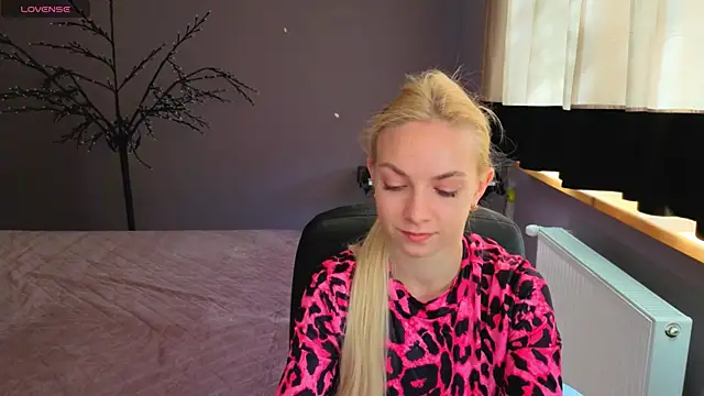 Snapshot of SonnySofia chatting on 05/05/26, 05:37 SonnySofia online show from 05/05/26, 05:37