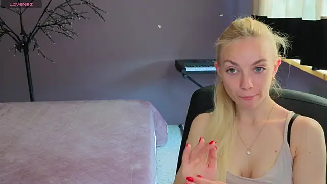 Snapshot of SonnySofia chatting on 05/18/26, 05:46 SonnySofia online show from 05/18/26, 05:46