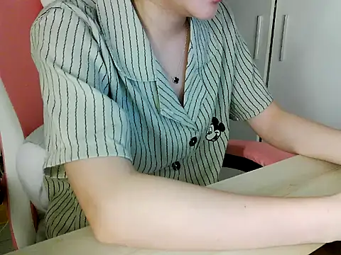 Snapshot of lucienguyen chatting on 04/07/26, 09:43 lucienguyen online show from 04/07/26, 09:43