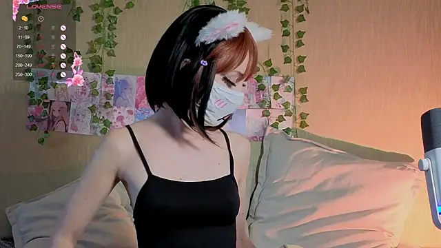 Snapshot of LunaNyanmi chatting on 05/13/26, 02:36 LunaNyanmi online show from 05/13/26, 02:36