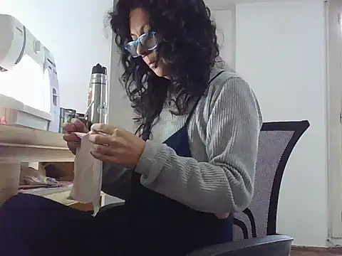 Snapshot of luly_mariposa chatting on 05/04/26, 11:39 luly mariposa online show from 05/04/26, 11:39