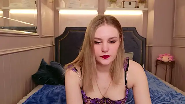 Snapshot of Molly_Voses chatting on 04/21/26, 01:42 Molly Voses online show from 04/21/26, 01:42