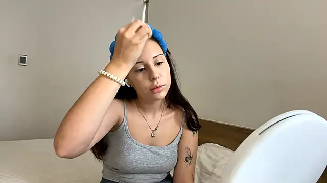 VinitaAskia online show from 04/15/26, 05:14