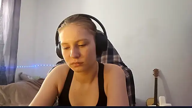 Snapshot of WesleyFrohling chatting on 04/12/26, 06:18 WesleyFrohling online show from 04/12/26, 06:18