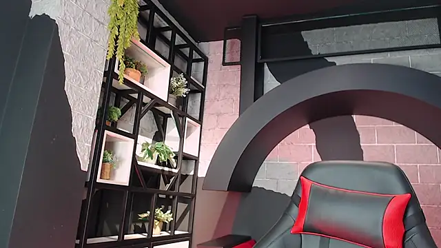 TINIFOX online show from 04/08/26, 01:33