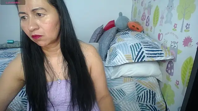 Snapshot of Tyna_b chatting on 06/14/26, 03:03 Tyna b online show from 06/14/26, 03:03