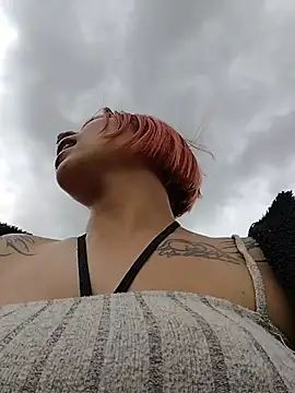 Mia 0-4 online show from 05/21/26, 04:25