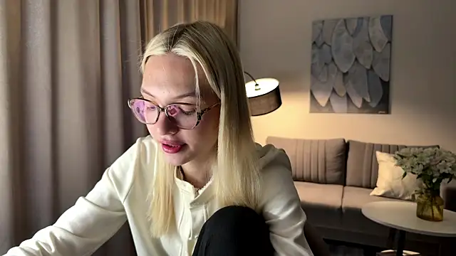 EvelineMolima online show from 04/20/26, 05:16
