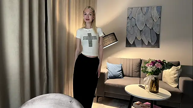 EvelineMolima online show from 04/26/26, 07:55