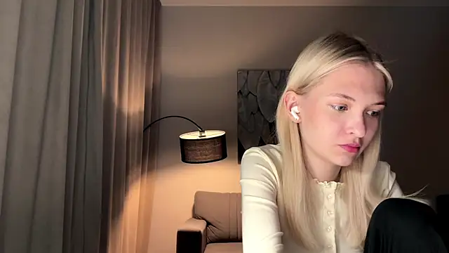 EvelineMolima online show from 05/01/26, 08:02