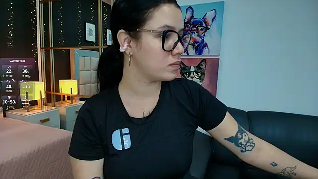Snapshot of aria_bloomer chatting on 05/20/26, 12:11 aria bloomer online show from 05/20/26, 12:11