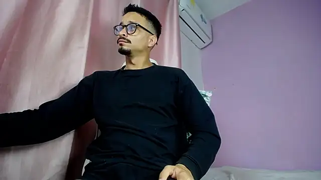 Snapshot of Amir_guy_ chatting on 05/08/26, 01:05 Amir guy online show from 05/08/26, 01:05