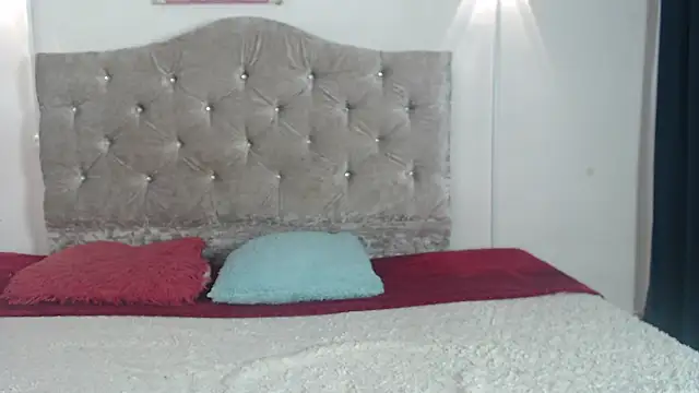 Snapshot of lunakisscs chatting on 04/07/26, 09:15 lunakisscs online show from 04/07/26, 09:15