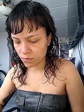 Snapshot of seijaku_ chatting on 04/16/26, 04:19 seijaku online show from 04/16/26, 04:19