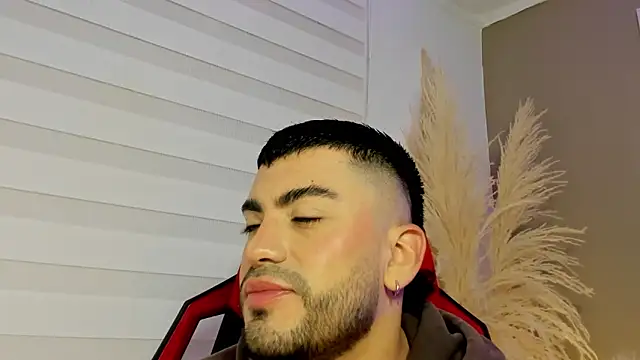 Alexander Diazz online show from 05/04/26, 01:51