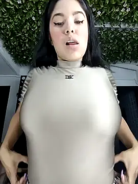 Snapshot of BrendaBloom_ chatting on 04/16/26, 02:12 BrendaBloom online show from 04/16/26, 02:12