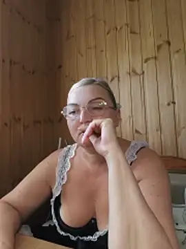 White-Chocolatte online show from 06/18/26, 02:10