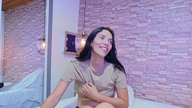 martina thompson  online show from 04/07/26, 07:36