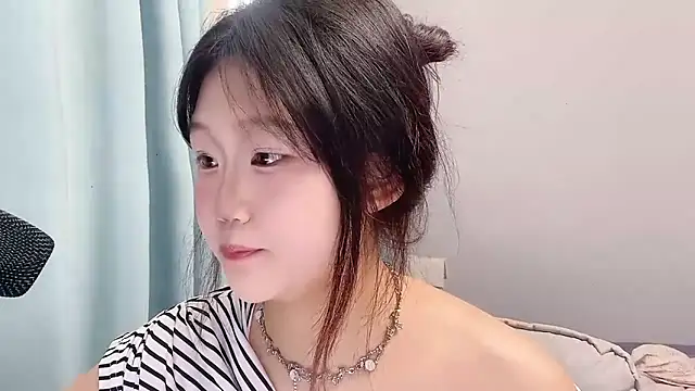 Lilababy00 online show from 04/17/26, 02:03