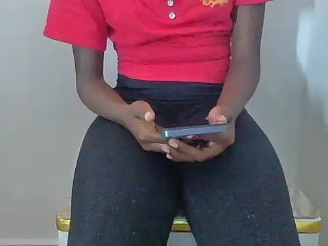 Momoe02 online show from 04/12/26, 10:42