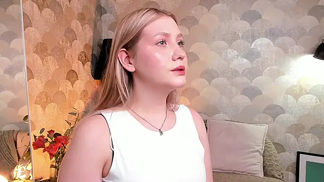 Emilicious online show from 04/19/26, 01:32