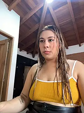 Snapshot of _BellaSmith_ chatting on 06/03/26, 01:03 BellaSmith online show from 06/03/26, 01:03