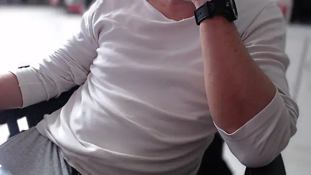 RoyXxx7 online show from 04/12/26, 09:03