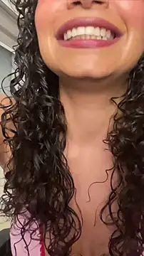 Snapshot of holaRosa chatting on 04/21/26, 11:07 holaRosa online show from 04/21/26, 11:07