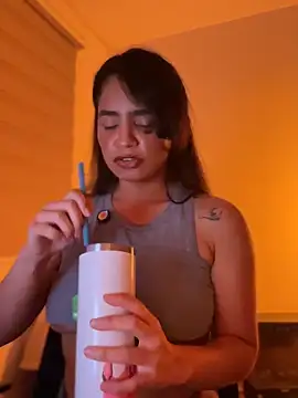 Snapshot of holaRosa chatting on 06/02/26, 10:01 holaRosa online show from 06/02/26, 10:01