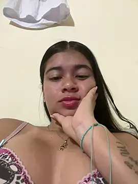 Snapshot of Kloe_zaf chatting on 06/12/26, 05:06 Kloe zaf online show from 06/12/26, 05:06